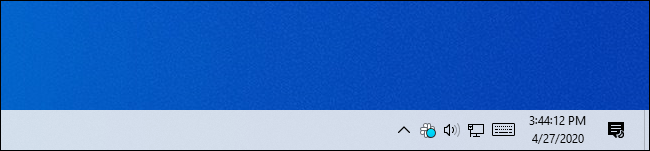 El reloj de la barra de tareas de Windows 10 muestra los segundos