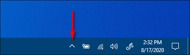 Haga clic en la flecha en forma de quilate en el área de notificación de la barra de tareas para ver los iconos ocultos en Windows 10.