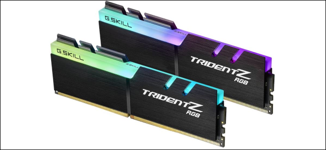 Dos RAM G.Skill Trident-Z con LED RGB incorporados en la parte superior.