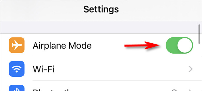 En Configuración en iPhone, toque el interruptor "Modo avión" para encenderlo.