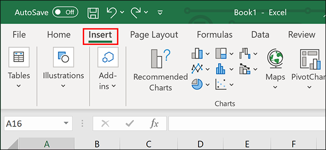 Haciendo clic en "Insertar" en la cinta de Excel.