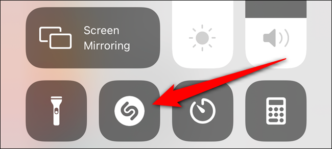 Abra el Centro de control y luego seleccione el botón Shazam