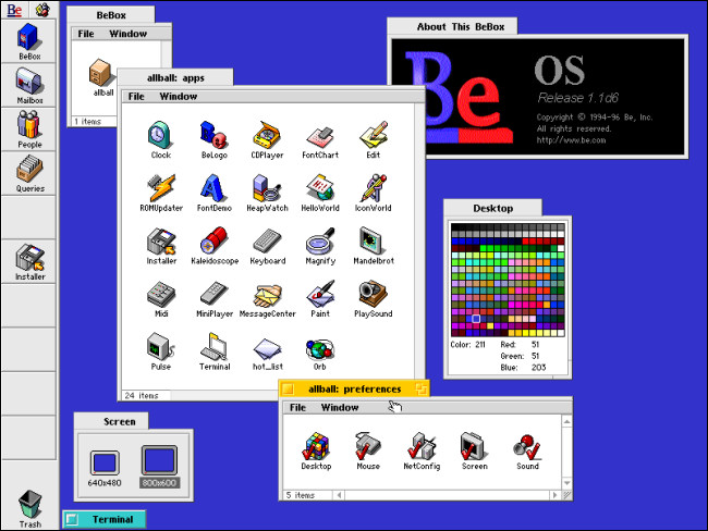 Varias ventanas de archivos se abren en BeOS en una computadora BeBox.