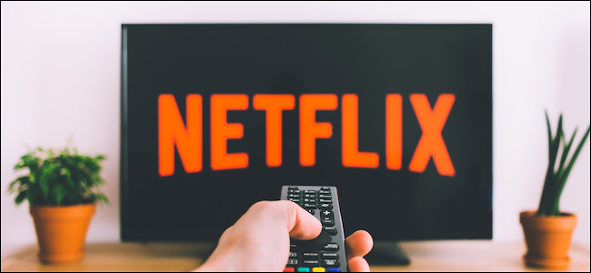 Logotipo de Netflix en un televisor