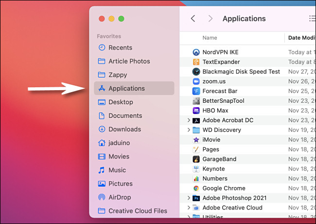 Abra la carpeta Aplicaciones usando Finder en su Mac.