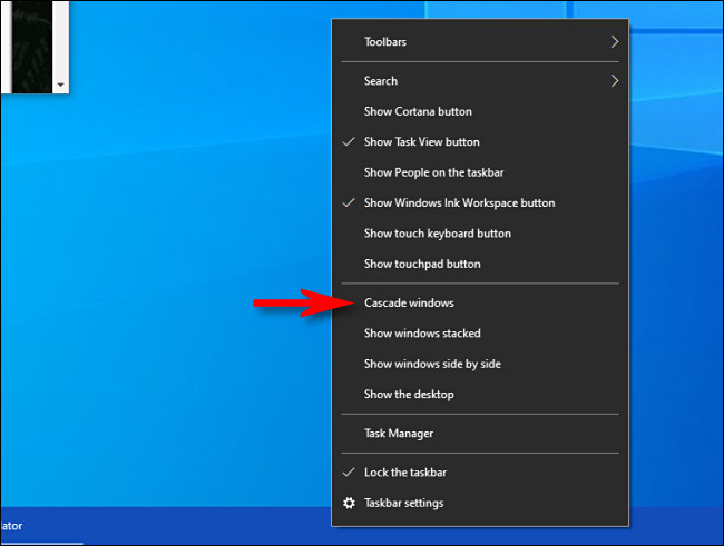En Windows 10, haga clic con el botón derecho en la barra de tareas y seleccione "Ventanas en cascada".