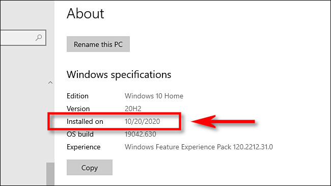 En la configuración de Windows, encontrará la última fecha de instalación de la actualización importante en "Instalada en" en "Especificaciones de Windows".