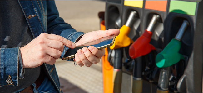 Pagar la gasolina con un teléfono inteligente