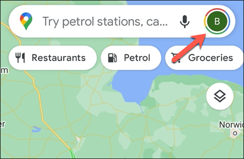 Para abrir el menú de configuración de Google Maps, toque el icono de perfil en la parte superior derecha.