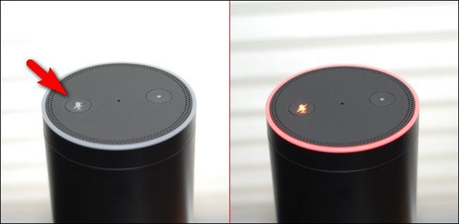 Usando el botón de silencio en un Amazon Echo.