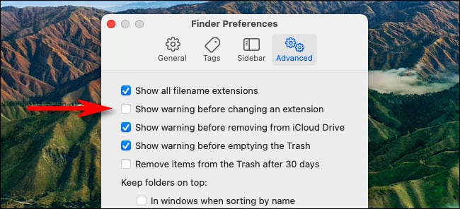 En las Preferencias del Finder de Mac, desmarque "Mostrar advertencia antes de cambiar una extensión".
