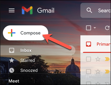 En la interfaz web de Gmail, presione el botón "Redactar" para comenzar a enviar un nuevo correo electrónico.
