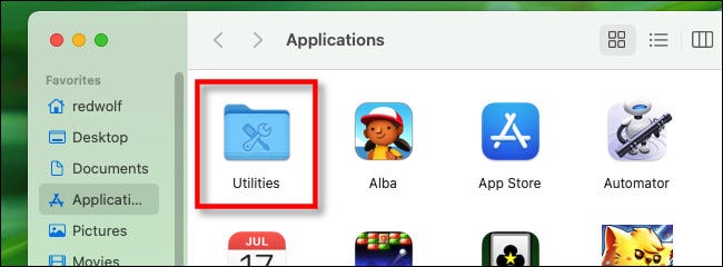 En la carpeta Aplicaciones, abra "Utilidades".