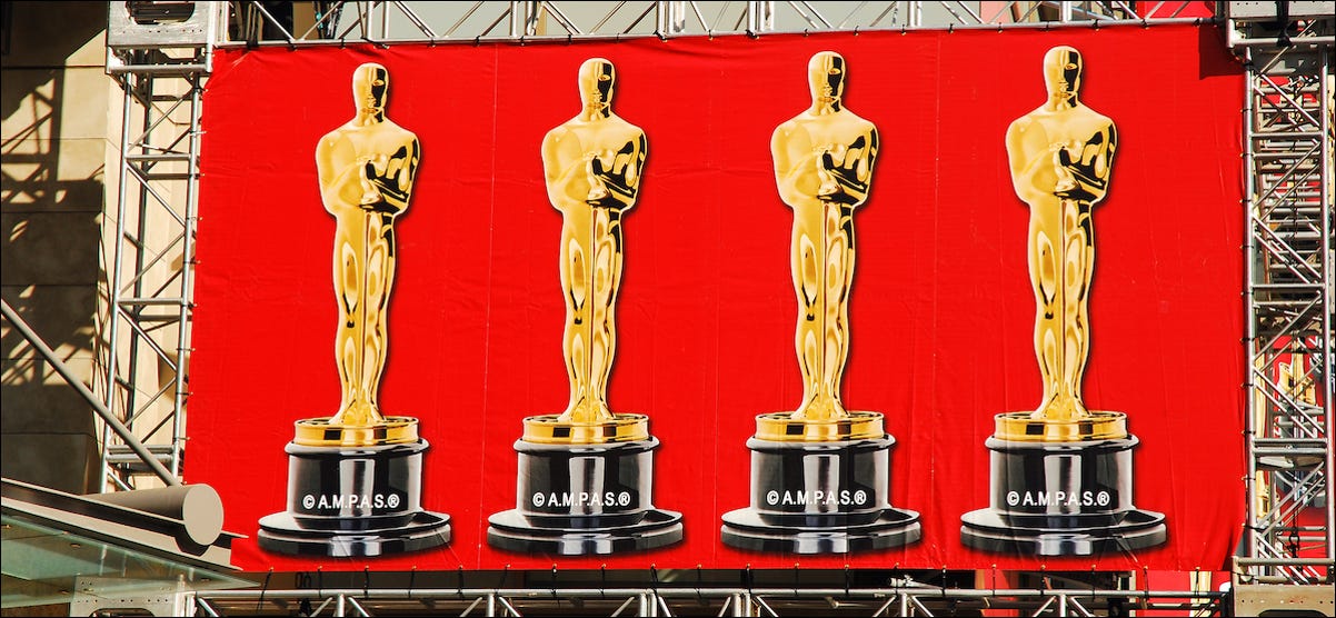 Premios Oscar en una valla publicitaria