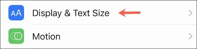Visite la configuración de Tamaño de pantalla y texto en iPhone