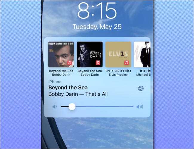 A continuación, verá los controles multimedia habituales del iPhone en su pantalla.