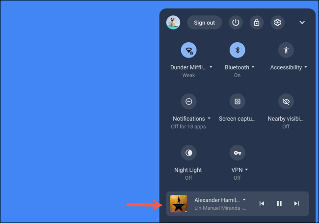 Haga clic en los controles de música en la configuración rápida de Chromebook