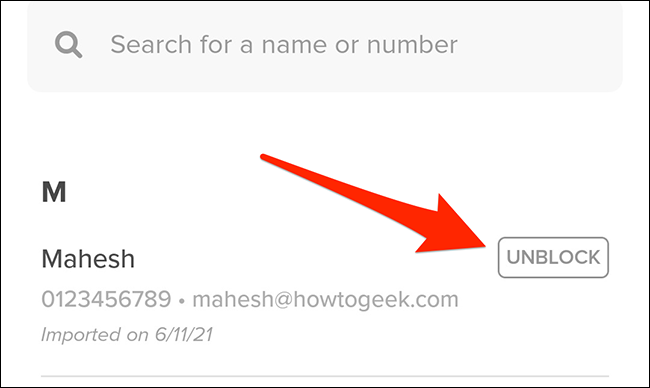 Toca "Desbloquear" junto al nombre de una persona en Tinder.