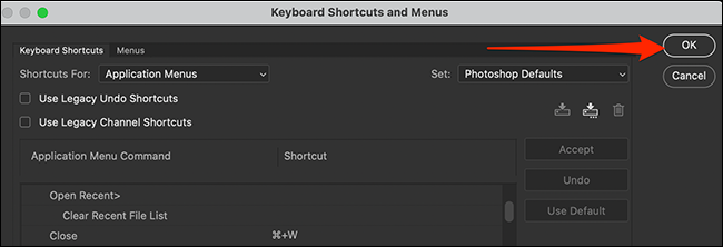 Haga clic en "Aceptar" en la ventana "Accesos directos de teclado y menús" en Photoshop.