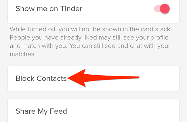 Selecciona "Bloquear contactos" en el menú "Configuración" de Tinder.