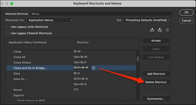 Seleccione "Eliminar acceso directo" en la ventana "Accesos directos de teclado y menús" en Photoshop.