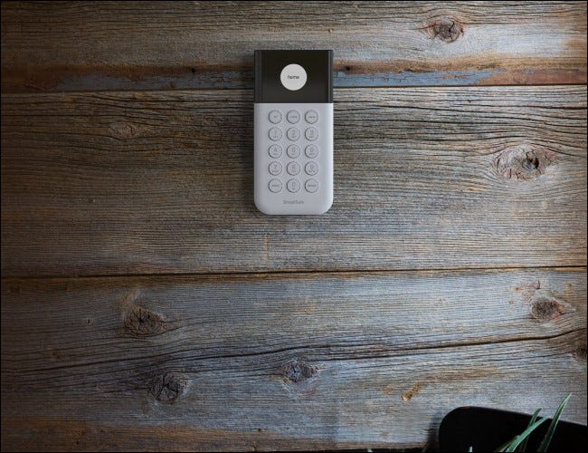 Teclado en pared de madera