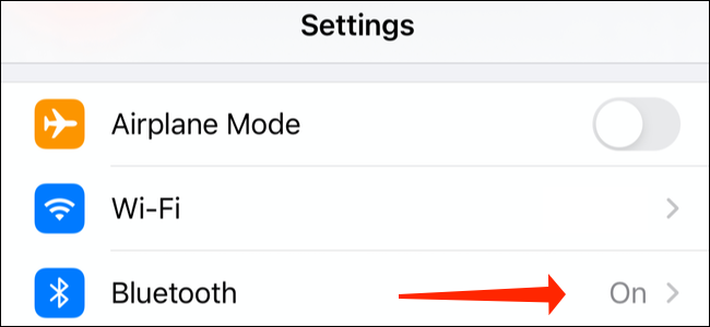 Toca "Bluetooth" en la configuración del iPhone.