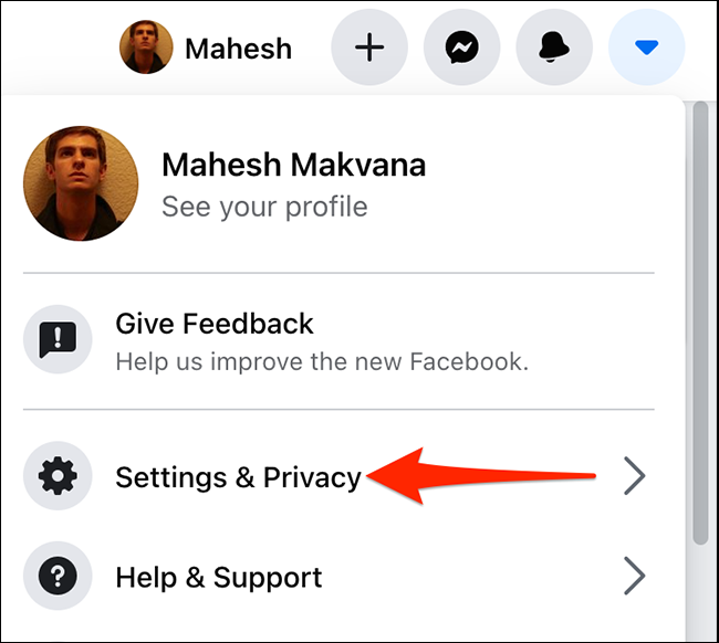 Seleccione "Configuración y privacidad" en un menú de Facebook.