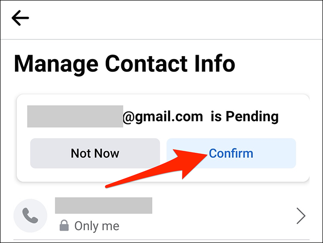 Seleccione "Confirmar" en la pantalla "Administrar información de contacto" en Facebook.