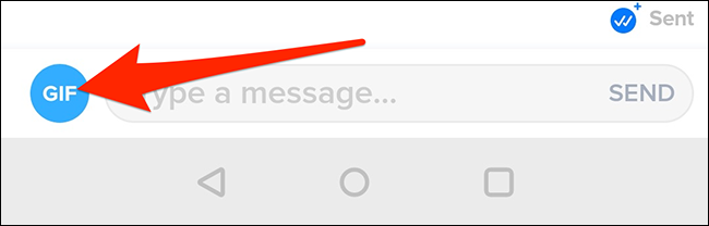 Toca "GIF" en la ventana del mensaje en la aplicación Tinder.
