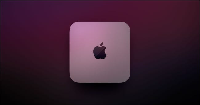 Mac mini cerca de una luz roja oscura