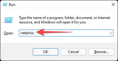 Presione Windows + R para abrir el cuadro de diálogo Ejecutar, escriba "netplwiz" y presione Ctrl + Shift + Enter para iniciarlo con privilegios administrativos.