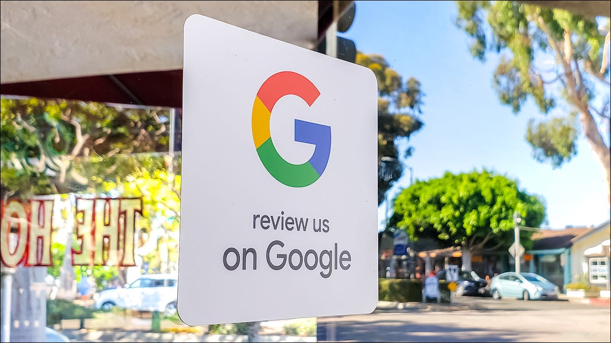 Cartel que dice "Revísanos en Google"