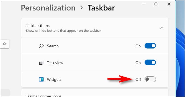 En Configuración> Personalización> Barra de tareas> Elementos de la barra de tareas, mueva el interruptor junto a "Widgets" a "Desactivado".
