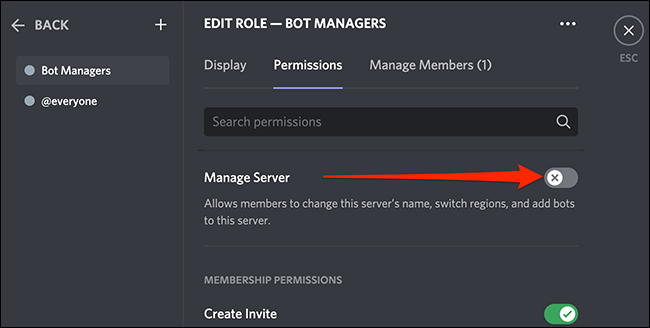 Habilite el permiso "Administrar servidor" para un rol de usuario en Discord.