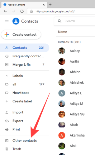 En la página de contactos de Google, seleccione "Otros contactos" en la columna de la izquierda.