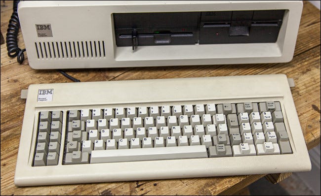 El teclado IBM PC 5150.