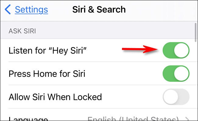 En "Siri y búsqueda", toca "Escuchar" Hey Siri "".