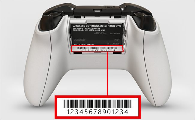 Encontrarás el número de serie de Xbox Series X | S en una pegatina, impresa justo debajo del código de barras.