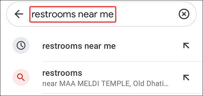 Escribe "baños cerca de mí" en el campo "Buscar aquí" de la aplicación Google Maps.