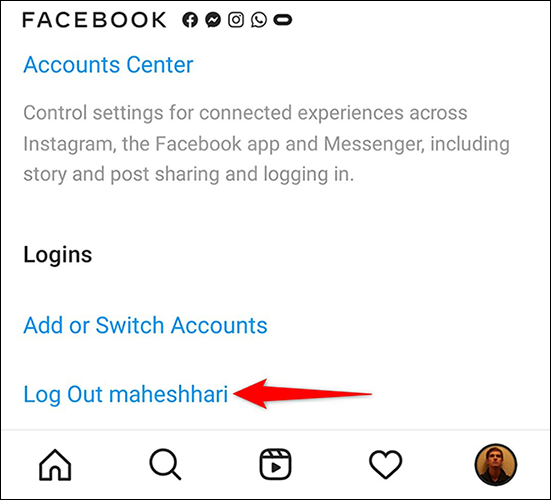 Toque "Cerrar sesión" en la pantalla "Configuración" en la aplicación de Instagram.