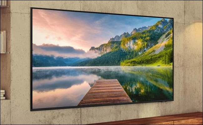 Samsung TV montado en la pared