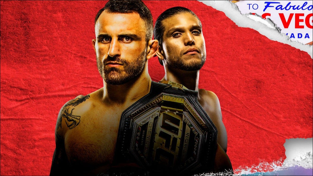 Foto promocional de UFC 266 que muestra a dos luchadores