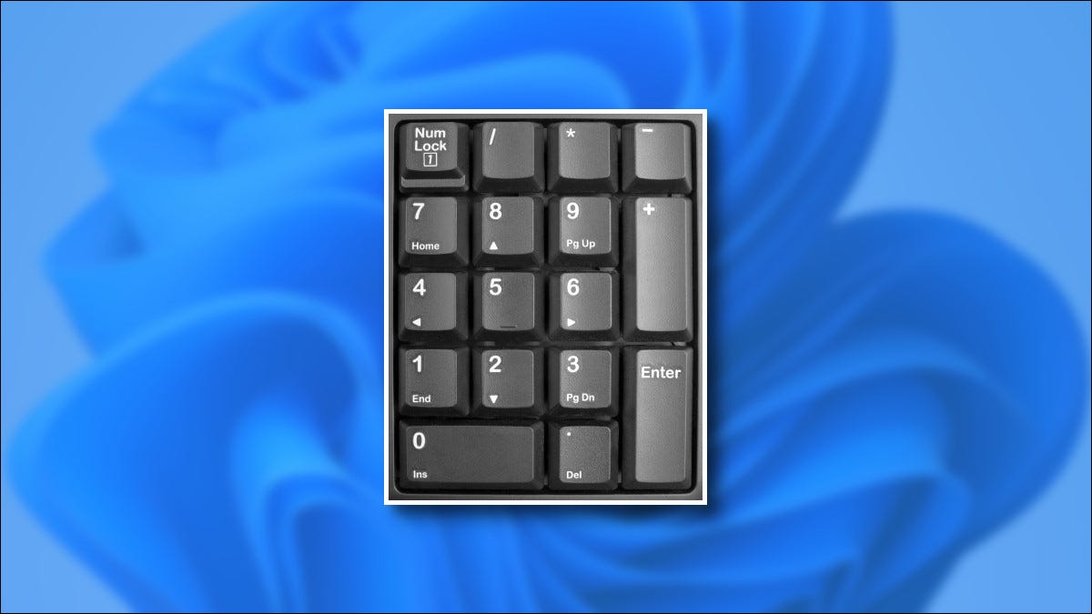 Un teclado numérico sobre uno de los fondos de escritorio de Windows 11 de Microsoft.