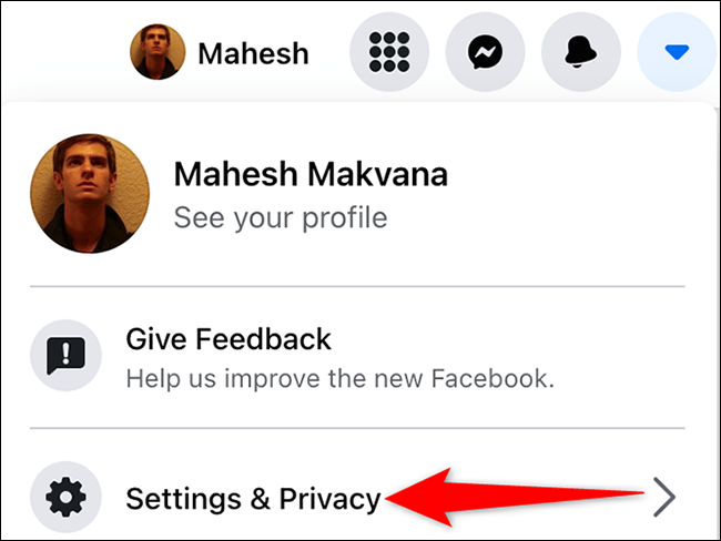 Seleccione "Configuración y privacidad" en Facebook.