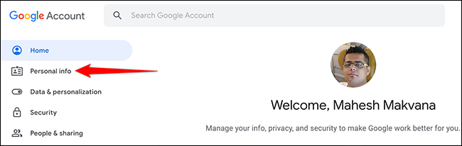 Haga clic en "Información personal" en el sitio de la cuenta de Google.