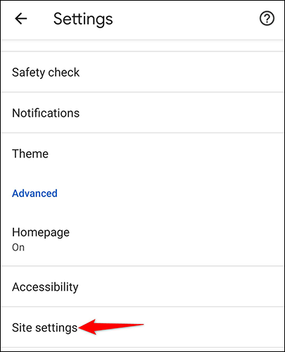 Toca "Configuración del sitio" en la página "Configuración" en Chrome en Android.