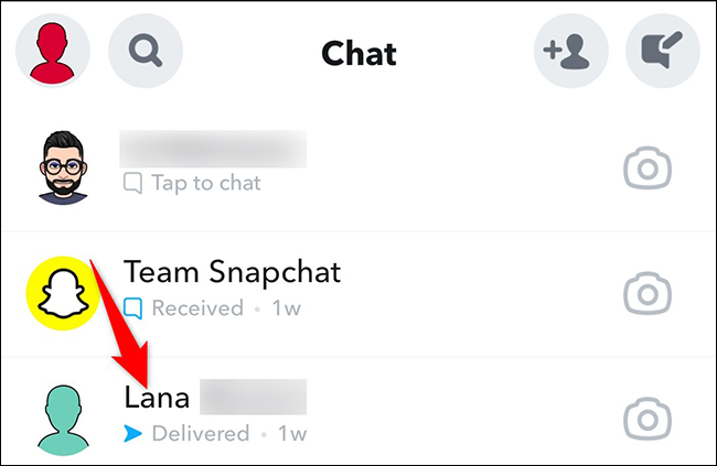 Mantén presionado el nombre de un amigo en la pantalla "Chat" en Snapchat.