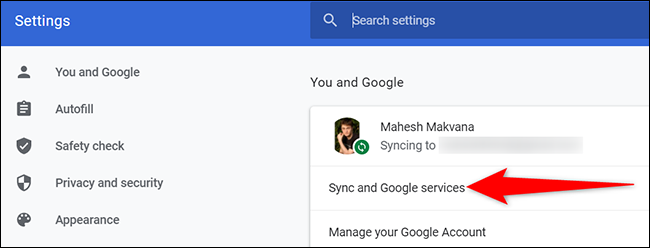 Seleccione "Sincronización y servicios de Google" en la página "Configuración" en Chrome en el escritorio.