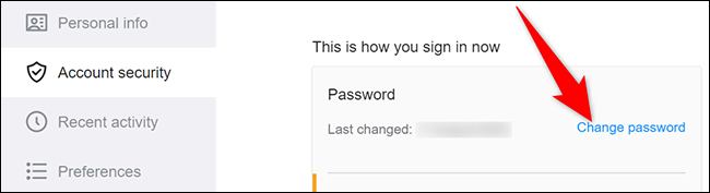 Haga clic en "Cambiar contraseña" en la página "Cuenta y seguridad" del sitio de Yahoo.
